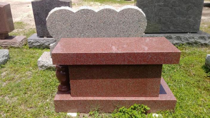 This lovely granite bench monument comes in a striking warm, burgundy color pleasing to the eye. 