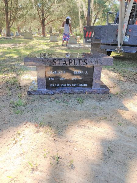 COLORED RED GRANITE CREMATION BENCH JOHNSON BENCH ENGRAVING 