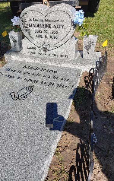 GREY GRANITE HEART WITH ENGRAVED SLAB